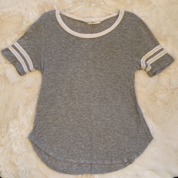 Atticute Short sleeve scoop neckline light gray w white trim soft Tee curved hem - Picture 8 of 11